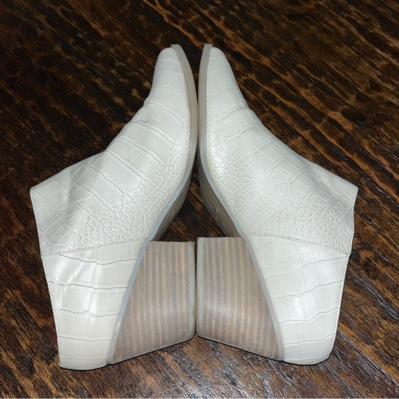 Dolce Vita Ivory Crocodile Embossed Mules - Picture 5 of 10